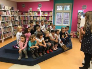 Prvňáci v knihovně